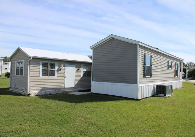 Photo 4 of Manufactured home for sale at 5143 Northshore Dr, Polk City, FL 33868 | MLS# P4928826 | Listing updated on 2026-10-09
