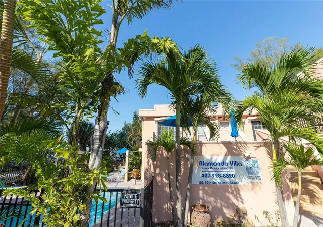 2nd image of 102 39Th St #2, Holmes Beach, FL 34217 | MLS# A4597240