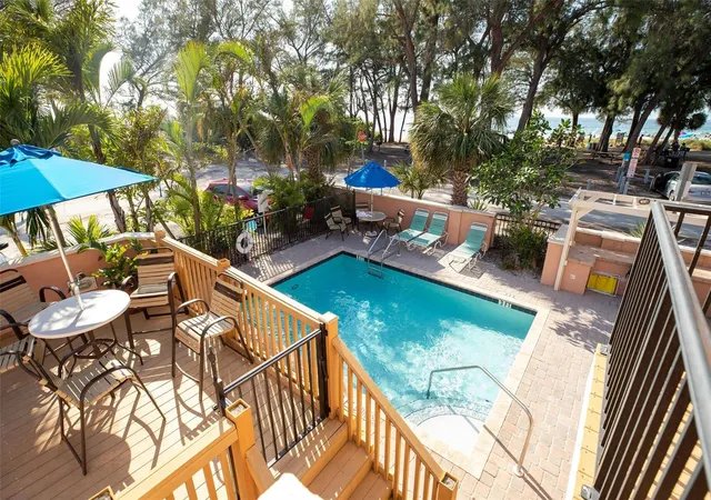 5th image of 102 39Th St #2, Holmes Beach, FL 34217 | MLS# A4597240