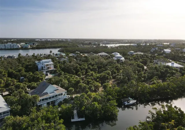 15th image of 21 Bayshore Cir, Placida, FL 33946 | MLS# D6134731