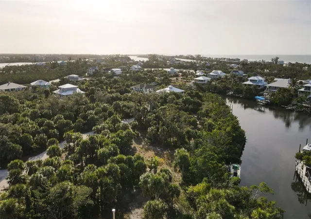 2nd image of 21 Bayshore Cir, Placida, FL 33946 | MLS# D6134731