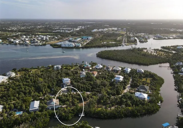3rd image of 21 Bayshore Cir, Placida, FL 33946 | MLS# D6134731