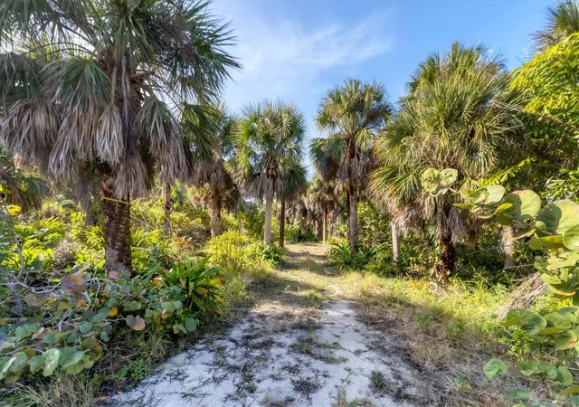 4th image of 21 Bayshore Cir, Placida, FL 33946 | MLS# D6134731