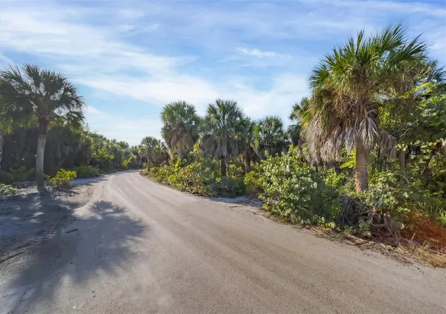 5th image of 21 Bayshore Cir, Placida, FL 33946 | MLS# D6134731