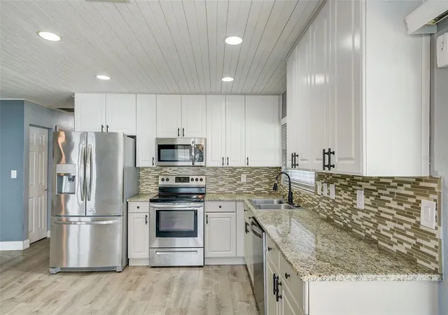 Photo 4 of Single Family Residence at 6917 Dunnett Ave N, Saint Petersburg, FL 33709 | MLS# T3502277 |  | Sold on 2024-04-23
