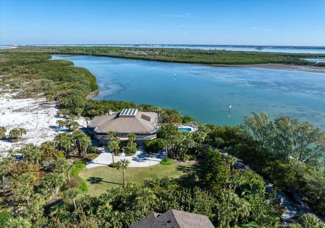 Photo 3 of Single family home for sale at 1198 Mandalay Pt, Clearwater Beach, FL 33767 | MLS# U8231430 | Listing updated on 2026-07-19