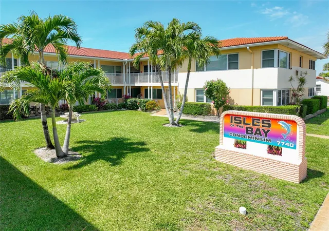 Homes for sale in St Pete Beach, FL | 7740 Boca Ciega Dr #209, St Pete Beach, FL 33706 | MLS# U8233243