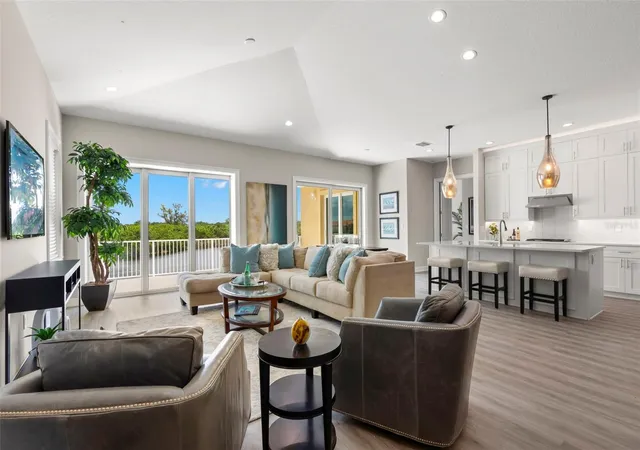 Photo 2 of House for sale at 47A Bayview Ct S, Saint Petersburg, FL 33711 | MLS# U8237677 | Listing updated on 2026-09-21
