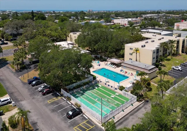 2nd image of 11485 Oakhurst Rd, LARGO, FL 33774