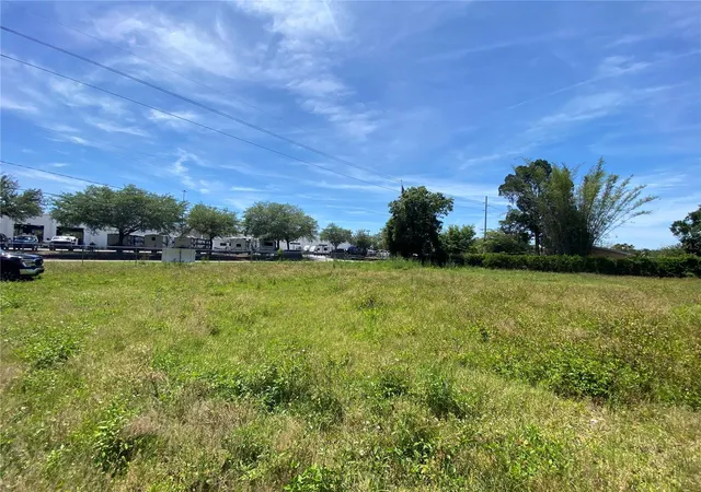3rd image of 12946 Gore Rd, Dover, FL 33527 | MLS# T3517306