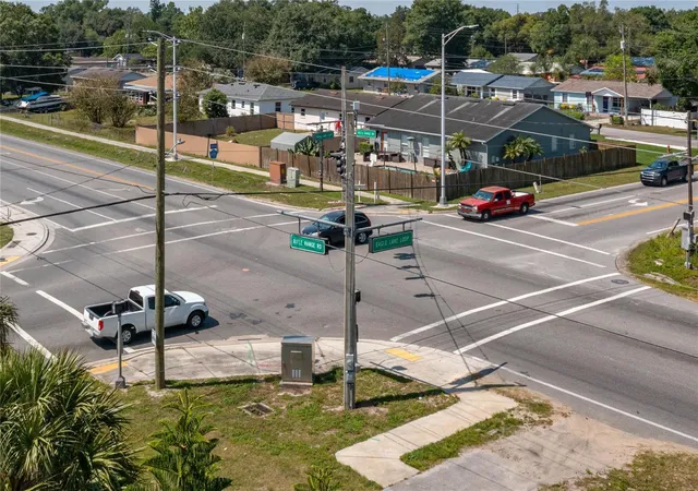 3rd image of 103 Eagle Lake Loop Rd, Winter Haven, FL 33880 | MLS# B4901530