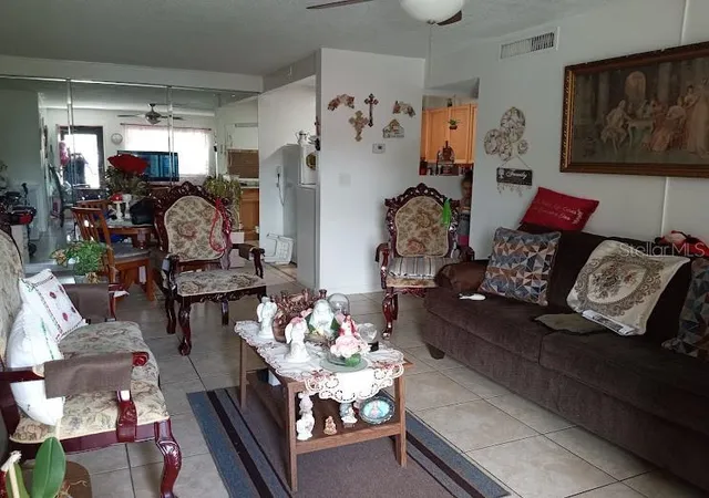 Photo 2 of Condo for sale at 933 W Oak Ridge Rd #933 B, Orlando, FL 32809 | MLS# O6203856 | Listing updated on 2026-08-31