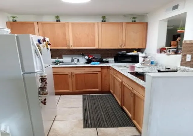 Listing Photo 4 - Condo for sale in building located at 933 W Oak Ridge Rd, Orlando, FL 32809 - Unit #933 B