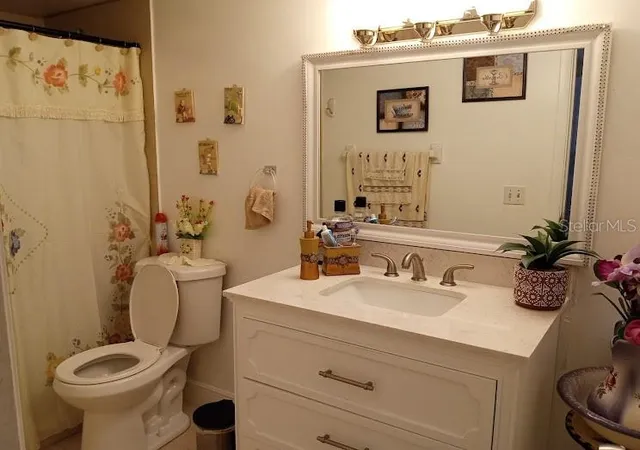 Listing Photo 5 - Condo for sale in building located at 933 W Oak Ridge Rd, Orlando, FL 32809 - Unit #933 B