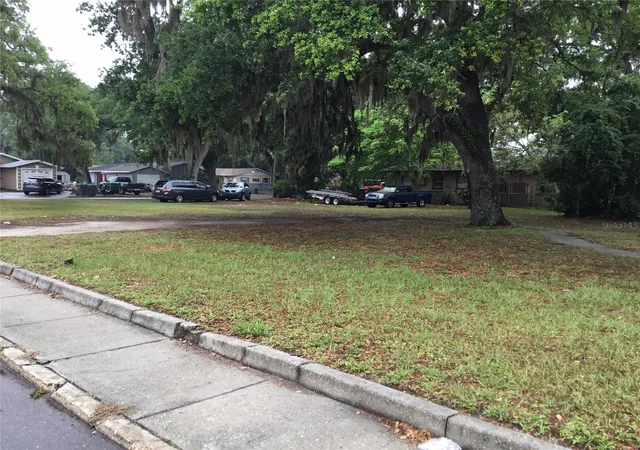 1st image of 520 20th St E, Bradenton, FL 34208 | MLS# A4610707