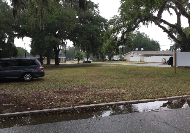 2nd image of 520 20th St E, Bradenton, FL 34208 | MLS# A4610707