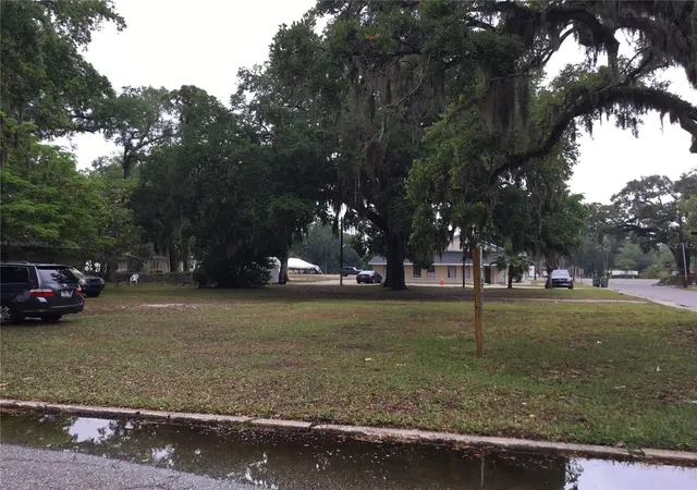 3rd image of 520 20th St E, Bradenton, FL 34208 | MLS# A4610707