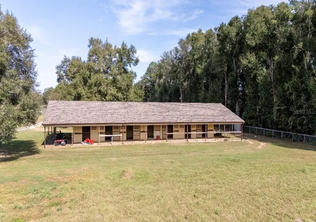 Single family home for sale at 1801 Ne 77Th St, OCALA, FL 34479 | MLS# GC522380