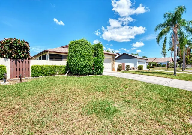 4th image of 570 Foxwood Blvd, ENGLEWOOD, FL 34223
