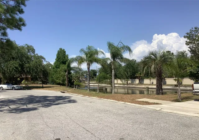 3rd image of 18657 White Pine Cir, Hudson, FL 34667 | MLS# U8245764