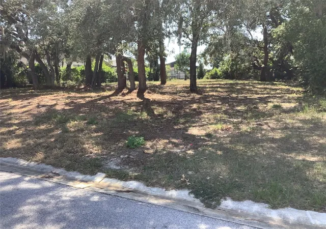 4th image of 18657 White Pine Cir, Hudson, FL 34667 | MLS# U8245764