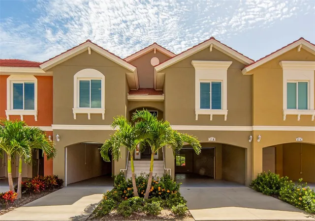 2nd image of 17b Franklin Ct S, Saint Petersburg, FL 33711 | MLS# U8245838