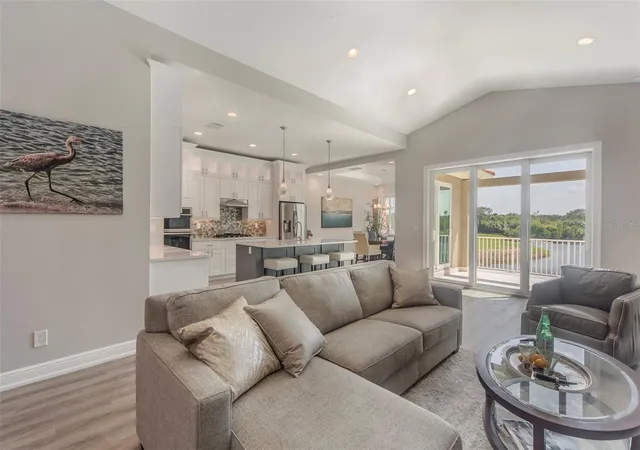 3rd image of 17B Franklin Ct S, Saint Petersburg, FL 33711 | MLS# U8245838