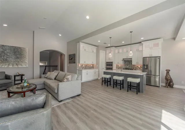 4th image of 17B Franklin Ct S, Saint Petersburg, FL 33711 | MLS# U8245838