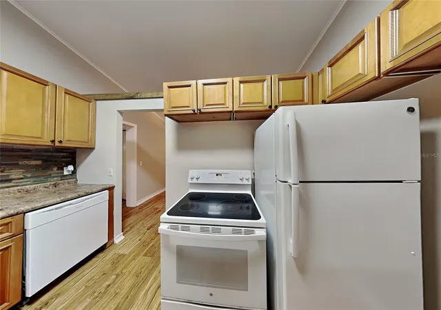 Photo 2 of Sale Pending at 424 E Welch Rd, Apopka, FL 32712 | MLS# O6216745 | Listing updated on 2026-09-29