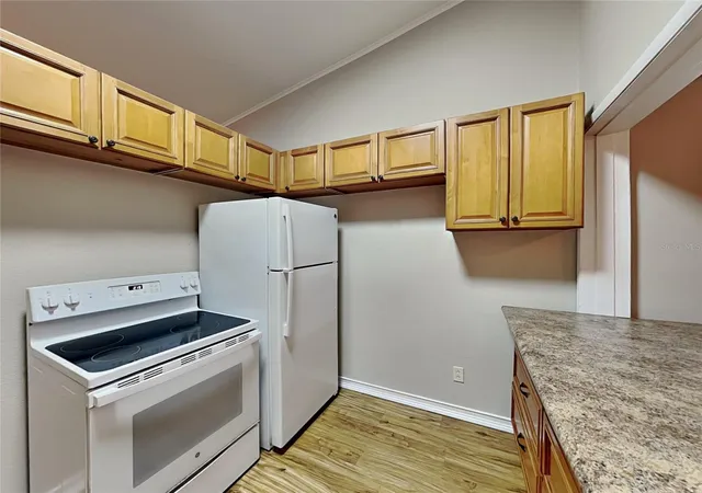 Photo 3 of Sale Pending at 424 E Welch Rd, Apopka, FL 32712 | MLS# O6216745 | Listing updated on 2026-09-29