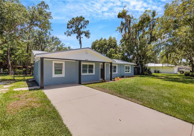 Photo 2 of Sale Pending at 3419 Lisa Ln, Lakeland, FL 33801 | MLS# T3537198 | Listing updated on 2025-07-02