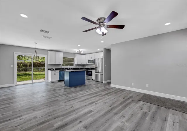 Photo 4 of Sale Pending at 3419 Lisa Ln, Lakeland, FL 33801 | MLS# T3537198 | Listing updated on 2025-07-02