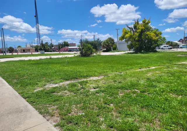 1st image of 103 N Brevard Ave, Arcadia, FL 34266 | MLS# C7495075