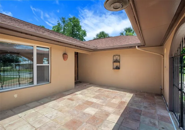 3rd image of 25 N Country Club Dr, Crystal River, FL 34429 | MLS# OM682591