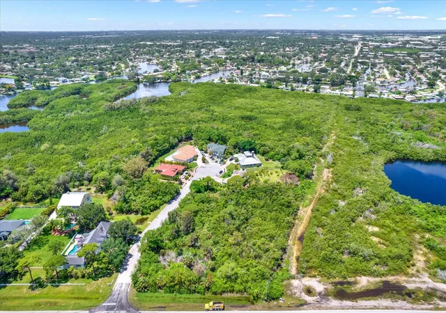 3rd image of Osceola Ct Ne, Saint Petersburg, FL 33702 | MLS# T3544535