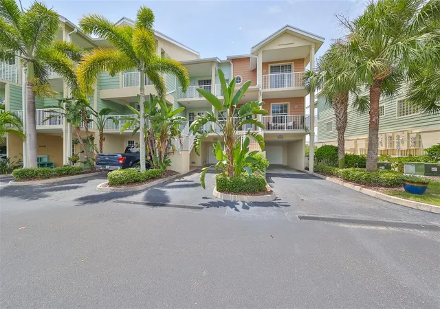 3rd image of 3226 Mangrove Point Dr, Ruskin, FL 33570 | MLS# T3546286