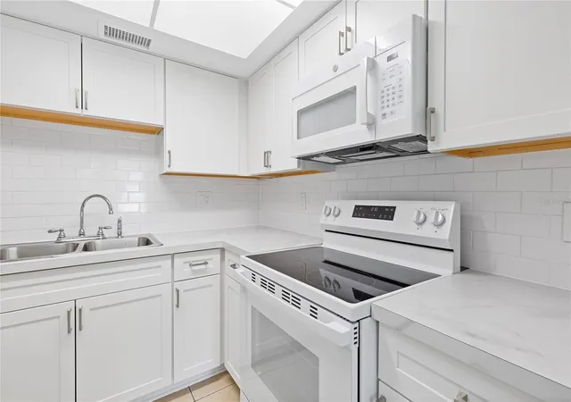 Homes for sale in Saint Petersburg, FL | 1051 79Th Ave N #103, Saint Petersburg, FL 33702 | MLS# U8252408