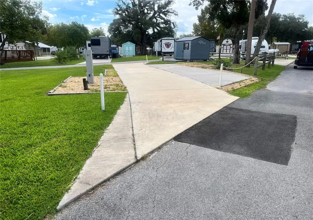 3rd image of 2888 Ne 102Nd Ter, Silver Springs, FL 34488 | MLS# O6229503