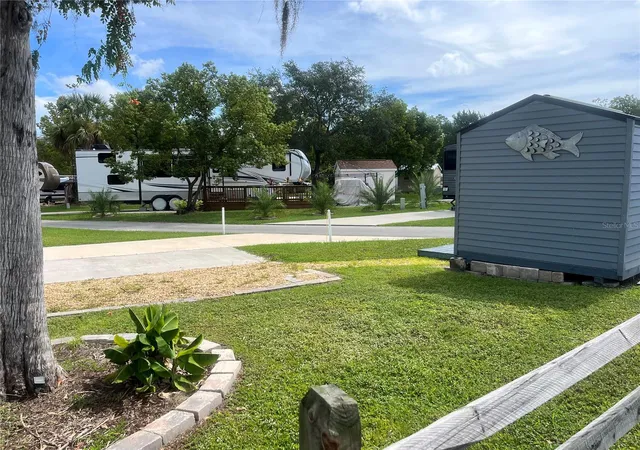 4th image of 2888 Ne 102Nd Ter, Silver Springs, FL 34488 | MLS# O6229503