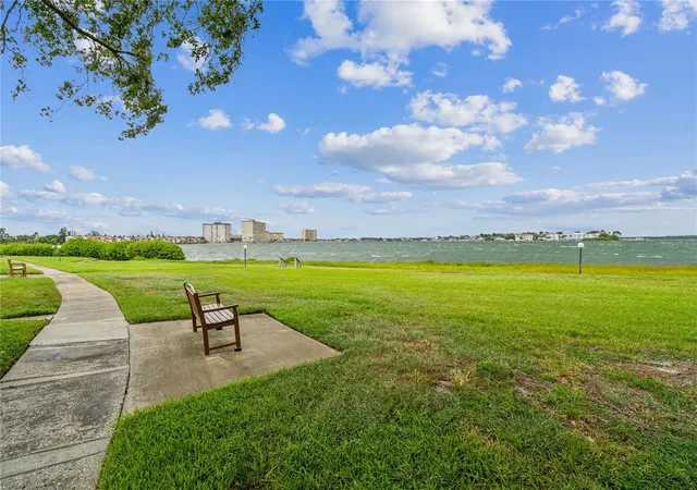 Listing Photo 2 - Condo for sale in building located at 6219 Palma Del Mar Blvd S, St. Petersburg, FL 33715 - Unit #301