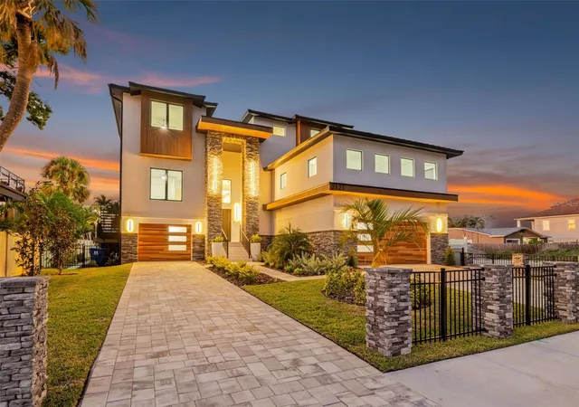 Photo 3 of Mansion for sale at 2121 Bayou Grande Blvd Ne, Saint Petersburg, FL 33703 | MLS# U8253104 | Listing updated on 2026-10-10