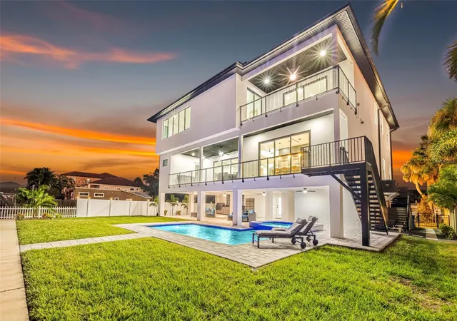 Photo 3 of Single family home for sale at 2121 Bayou Grande Blvd Ne, Saint Petersburg, FL 33703 | MLS# U8253104 | Listing updated on 2026-10-29