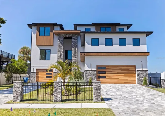 Photo 4 of Single family home for sale at 2121 Bayou Grande Blvd Ne, Saint Petersburg, FL 33703 | MLS# U8253104 | Listing updated on 2026-10-29