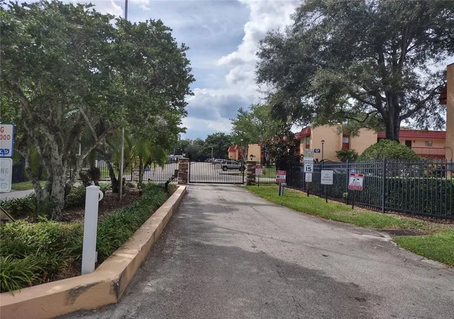 Homes for sale in Orlando, FL | 2860 N Powers Dr #133, Orlando, FL 32818 | MLS# O6232045