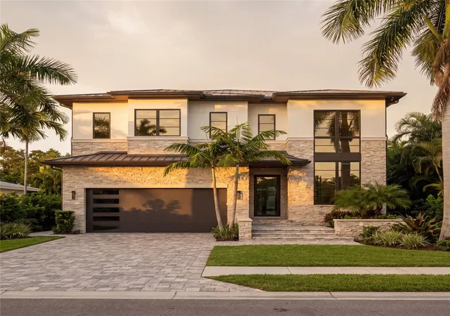Photo 1 of Single family home for sale at 2201 N Glenwood Dr, Tampa, FL 33602 | MLS# U8254306 | Listing updated on 2026-10-05