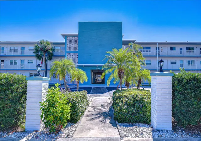Listing Photo 1 - Condo for sale in building located at 1893 Shore Dr S, South Pasadena, FL 33707 - Unit #206