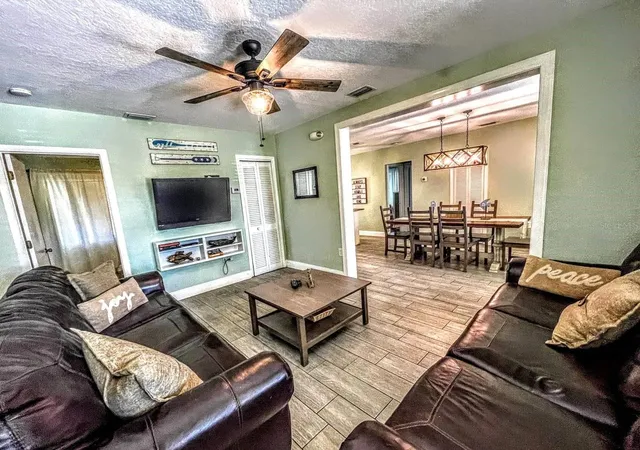 3rd image of 42 Somerset St, Clearwater Beach, FL 33767 | MLS# U8255576