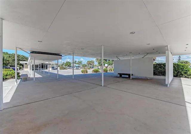 100th image of 105 Dartmouth Rd, Venice, FL 34293 | MLS# U8255950