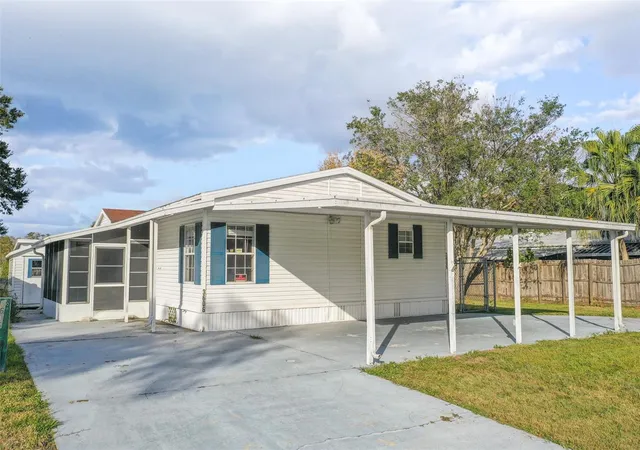 Homes for sale in Lakeland, FL | 3606 Lazy Lake Dr S, Lakeland, FL 33801 | MLS# P4931953