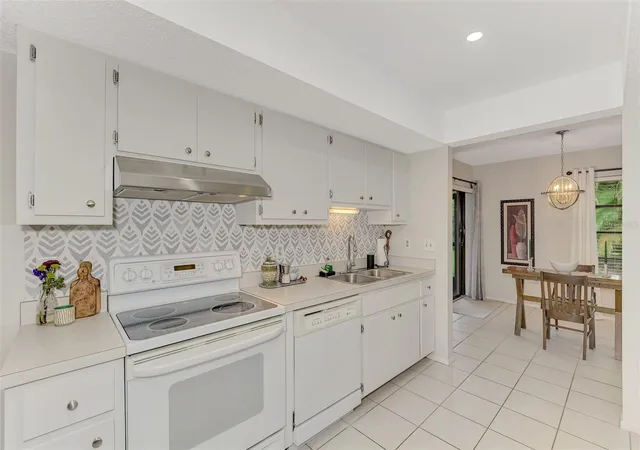 Photo 4 of House for sale at 5103 Greencroft Rd, Sarasota, FL 34235 | MLS# N6134516 | Listing updated on 2026-09-13